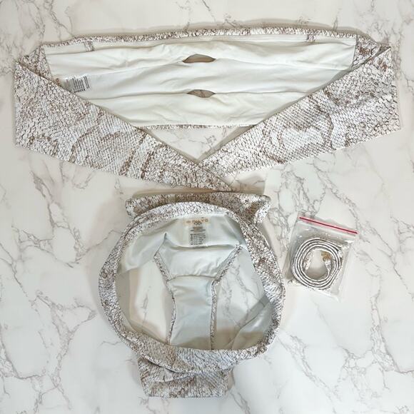 PilyQ Color Block Bandeau (D) and High Waist Cheeky Bikini Bottom (M) in Cobra - Picture 16 of 16